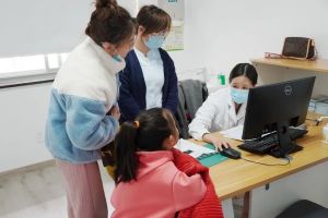 春日關(guān)愛(ài)，關(guān)注孩子成長(zhǎng)--免費(fèi)義診助力兒童健康發(fā)育