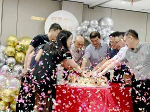 【湖州第四醫(yī)院慶祝醫(yī)師節(jié)晚會(huì)熱鬧非凡】小品、合唱、獨(dú)奏……你絕對(duì)不能錯(cuò)過(guò)的視聽(tīng)盛宴！